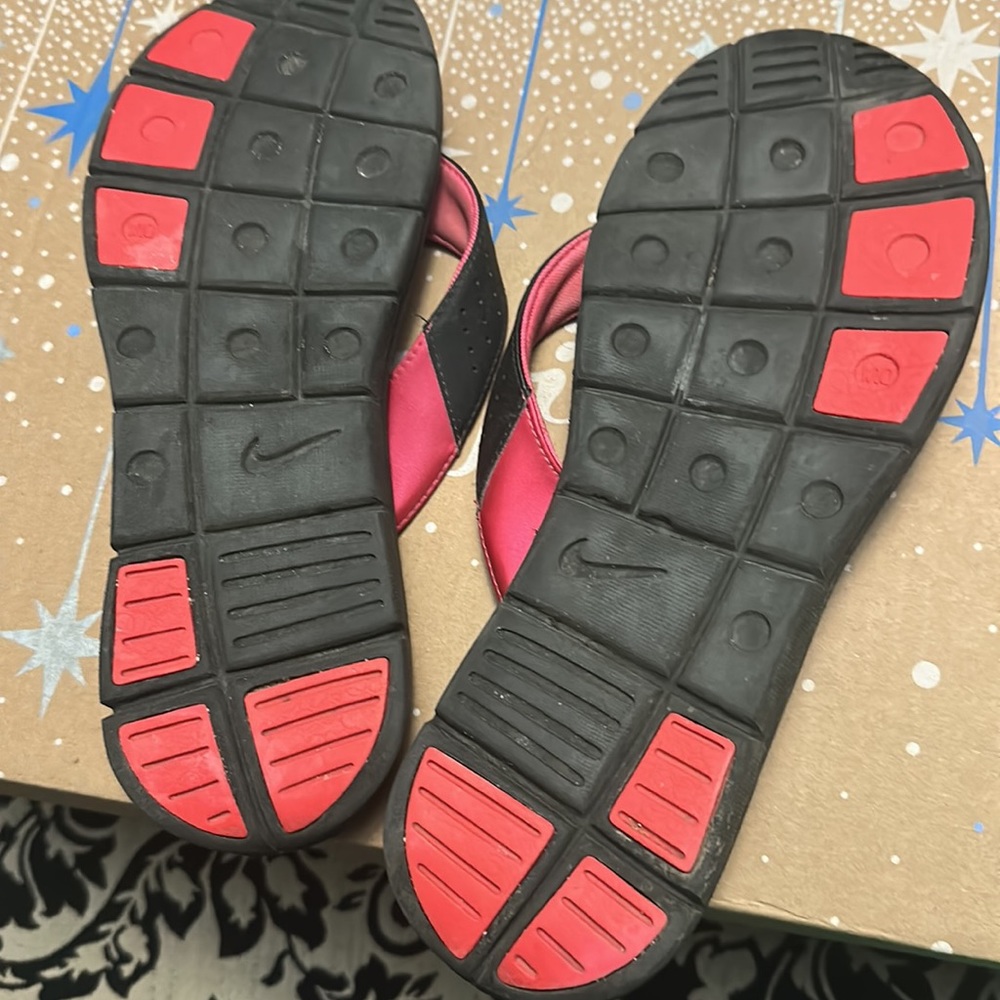 Used Nike flip flops 👟 - Picture 4 of 5